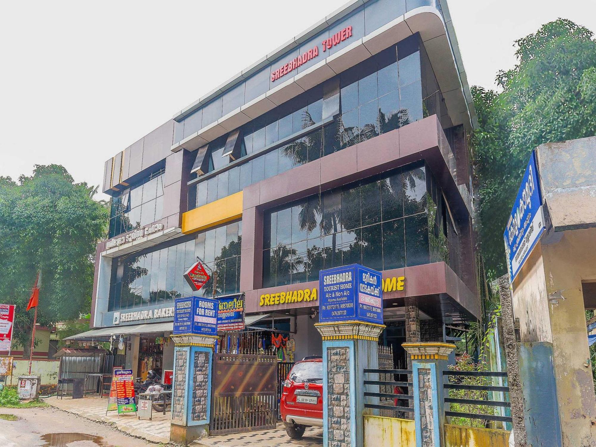 Hotel O Sree Bhadra Tourist Home Коллам Экстерьер фото