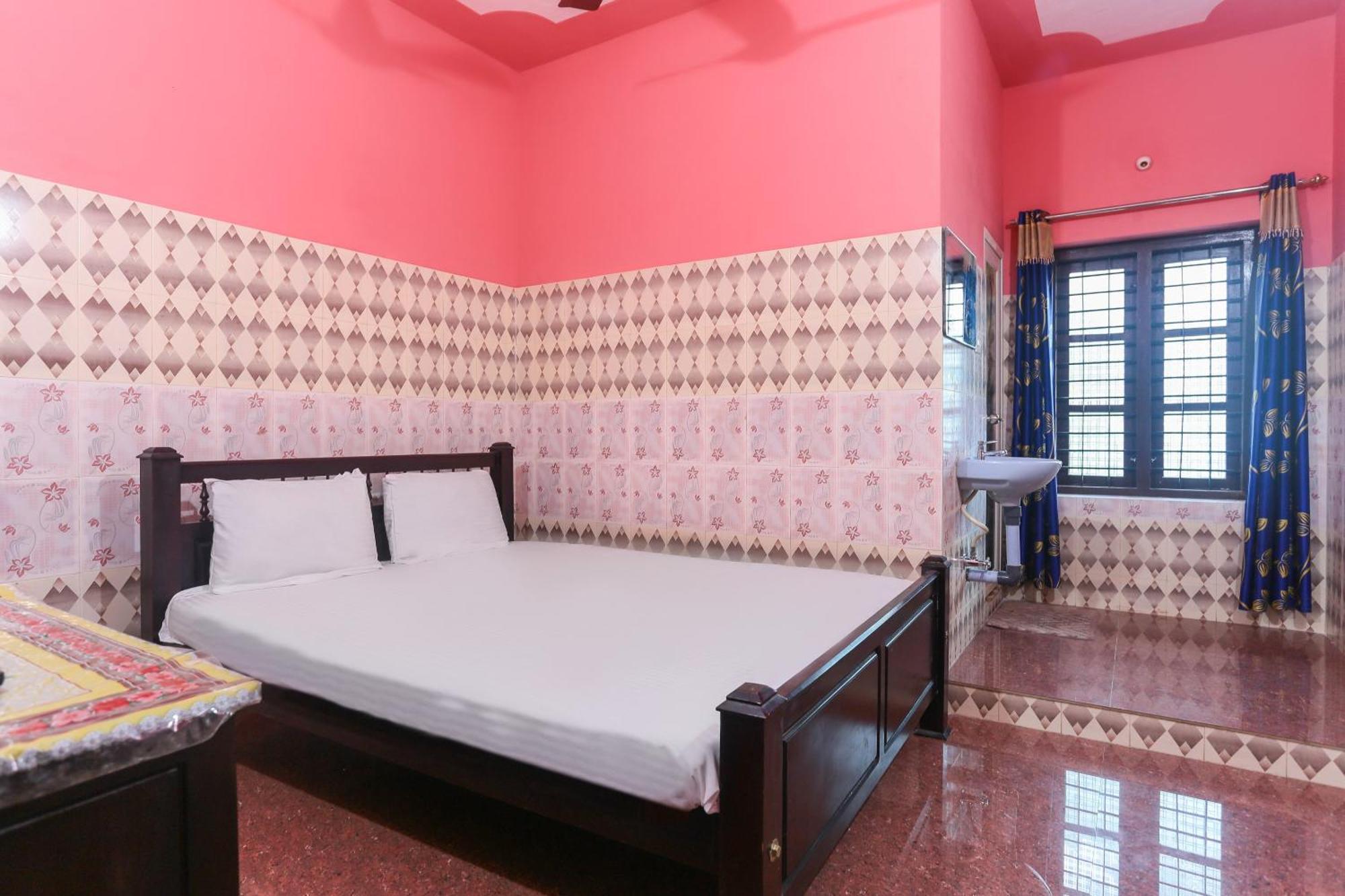 Hotel O Sree Bhadra Tourist Home Коллам Экстерьер фото