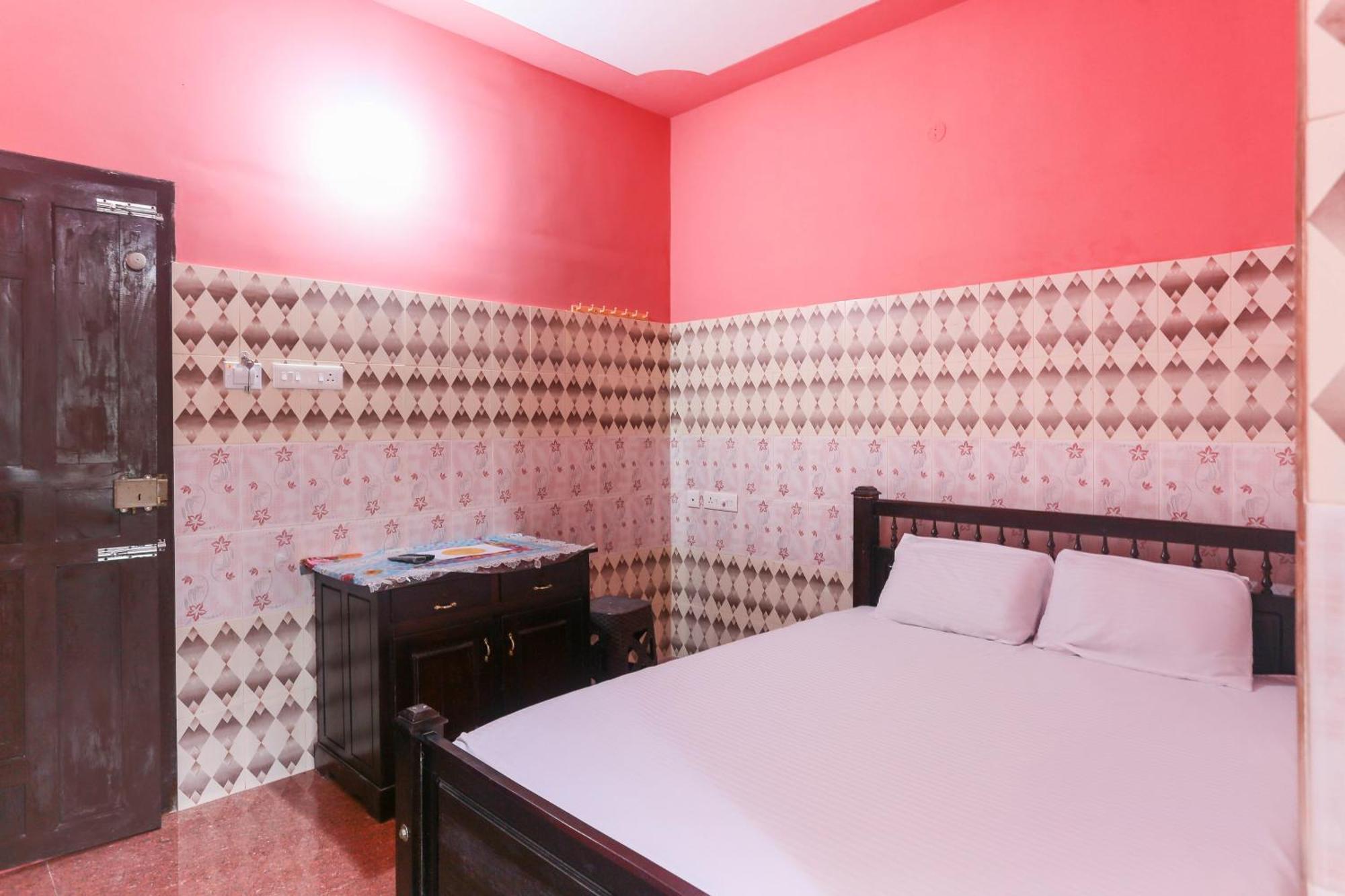 Hotel O Sree Bhadra Tourist Home Коллам Экстерьер фото