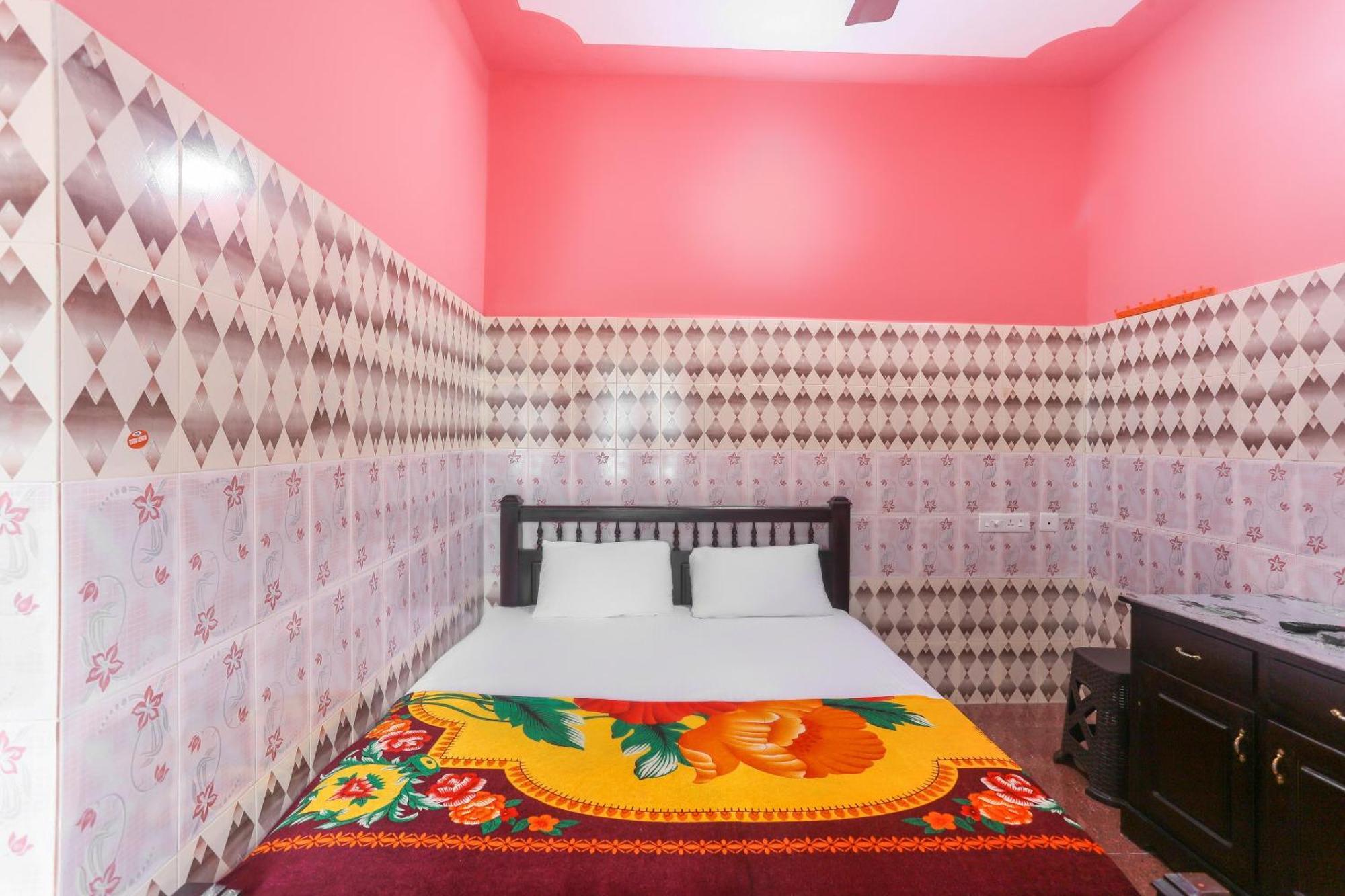 Hotel O Sree Bhadra Tourist Home Коллам Экстерьер фото