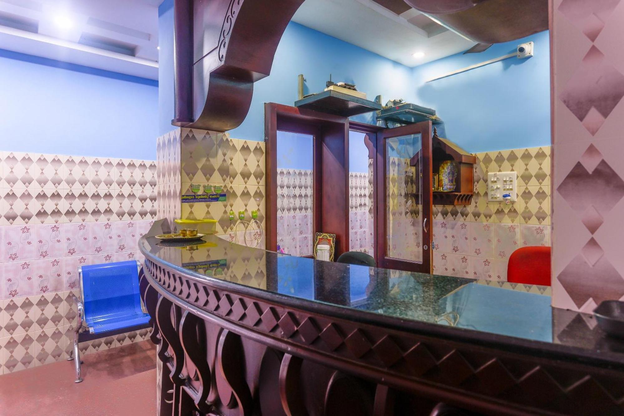 Hotel O Sree Bhadra Tourist Home Коллам Экстерьер фото