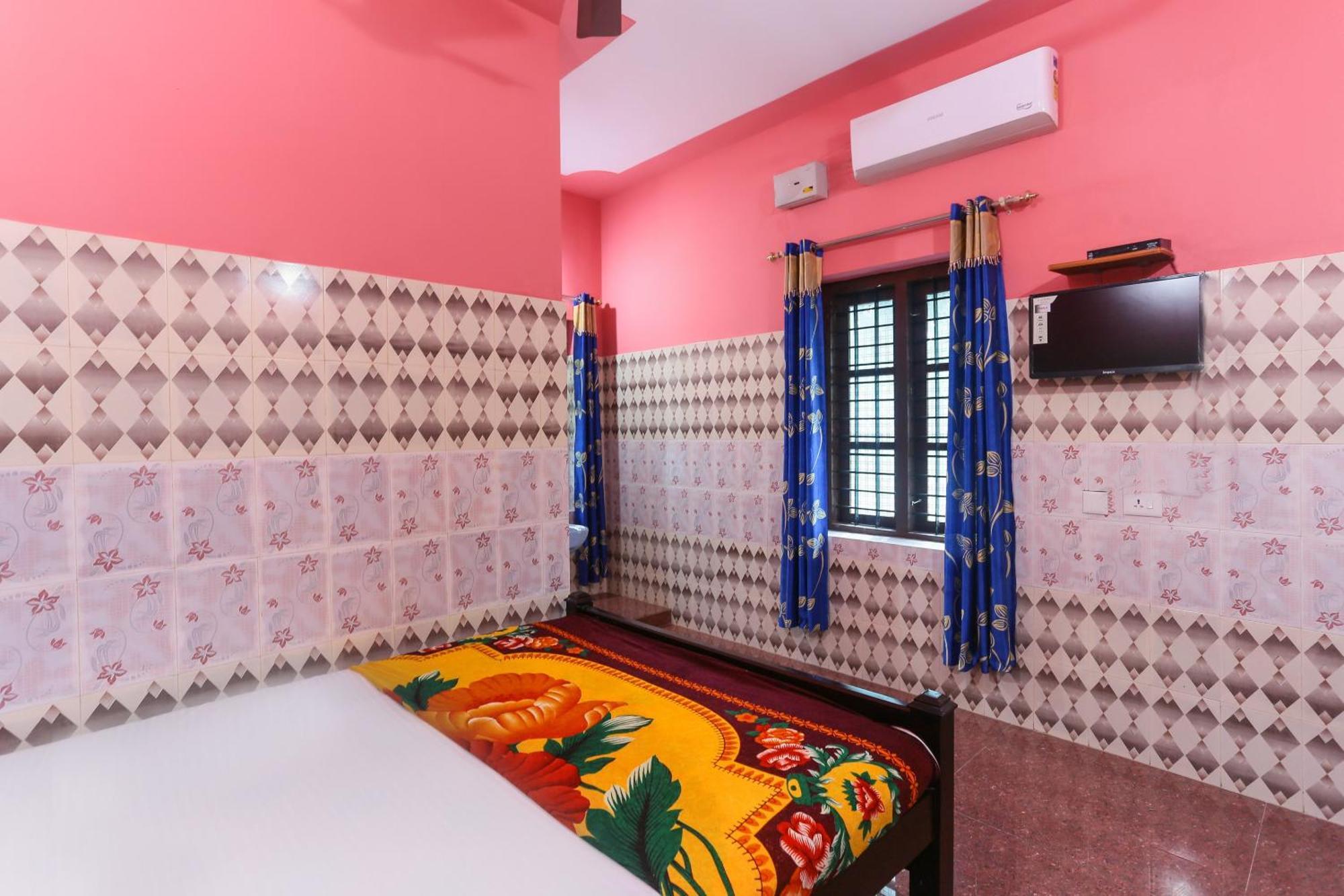 Hotel O Sree Bhadra Tourist Home Коллам Экстерьер фото