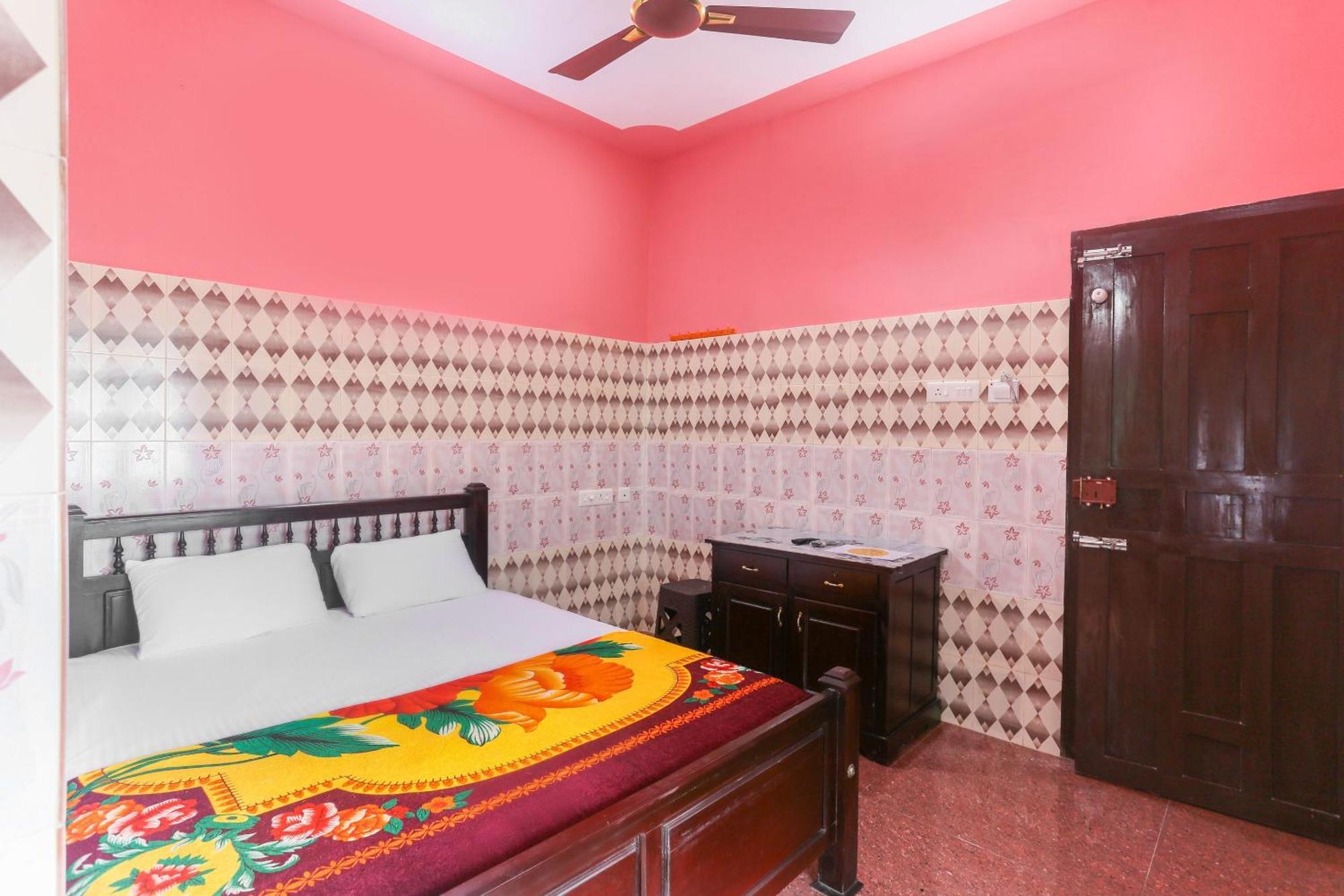Hotel O Sree Bhadra Tourist Home Коллам Экстерьер фото