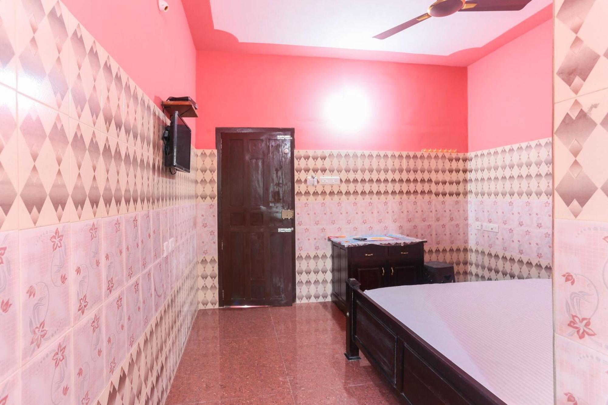 Hotel O Sree Bhadra Tourist Home Коллам Экстерьер фото
