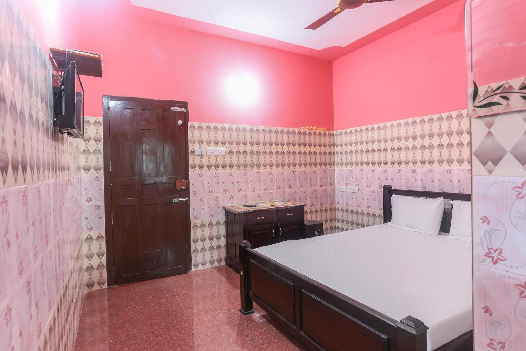 Hotel O Sree Bhadra Tourist Home Коллам Экстерьер фото