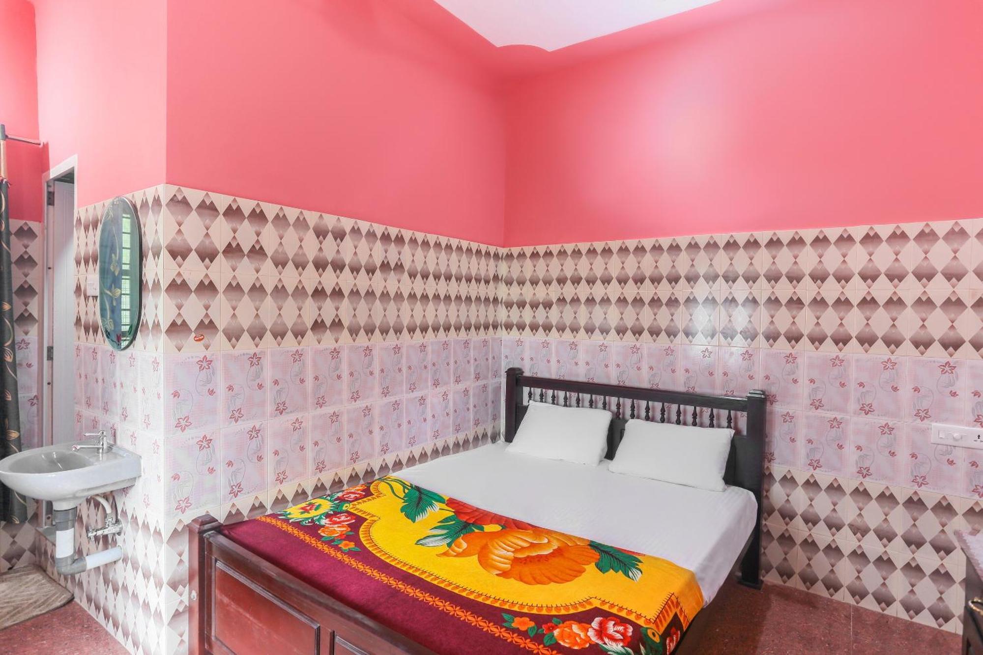 Hotel O Sree Bhadra Tourist Home Коллам Экстерьер фото
